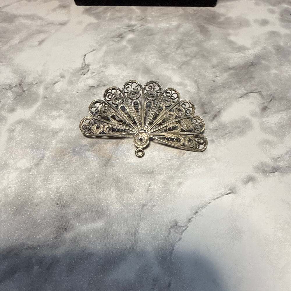 Vintage Ornate Silver-Tone Filigree‎ Fan Shaped Pendant Brooch